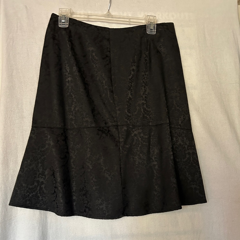 Hilliard and Hanson Skirt size 10 petite 
52% cotton 45% polyester 3% spandex